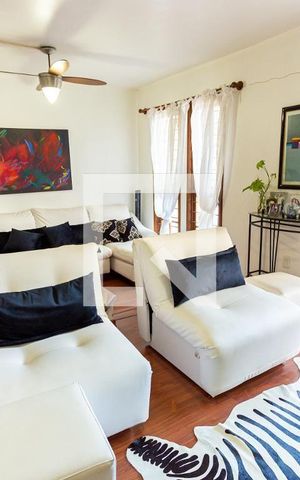 Casa para alugar com 303m², 4 quartos e 4 vagas Casa para alugar com 303m², 4 quartos e 4 vagasSala