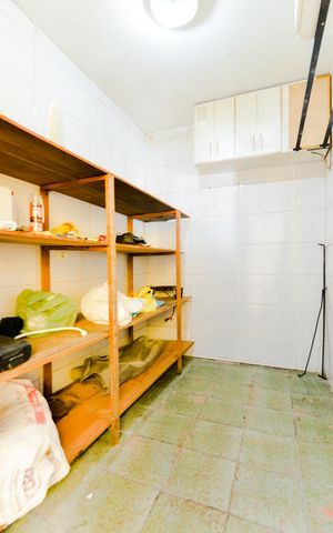 Casa à venda com 200m², 4 quartos e 4 vagasÁrea de Serviço - Quarto de Serviço 