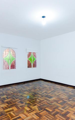 Casa à venda com 200m², 4 quartos e 4 vagasSala