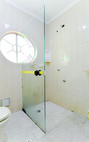 Casa à venda com 200m², 4 quartos e 4 vagasBanheiro da Suíte