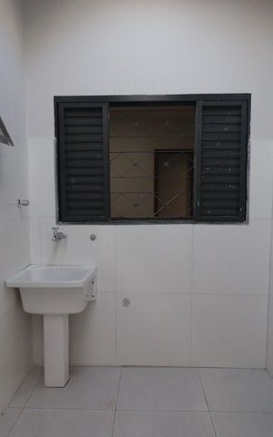 Casa para alugar com 100m², 2 quartos e 1 vagaÁrea de serviço 
