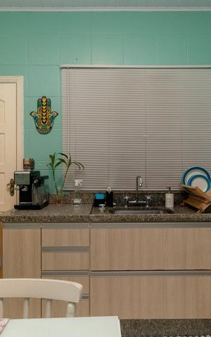 Casa à venda com 180m², 5 quartos e 2 vagas Casa à venda com 180m², 5 quartos e 2 vagasCozinha