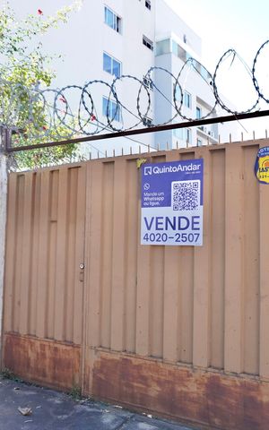 Casa à venda com 400m², 3 quartos e 1 vaga Casa à venda com 400m², 3 quartos e 1 vagaFachada