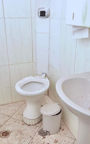 Casa à venda com 400m², 3 quartos e 1 vaga Casa à venda com 400m², 3 quartos e 1 vagaBanheiro 2