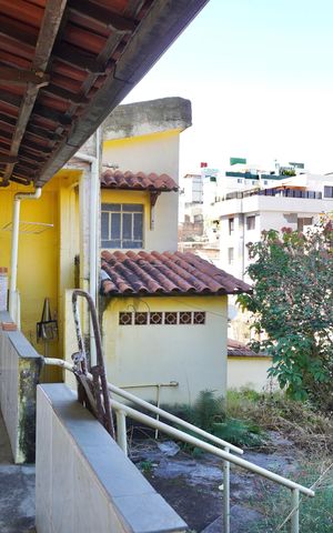 Casa à venda com 400m², 3 quartos e 1 vaga Casa à venda com 400m², 3 quartos e 1 vagaVaranda