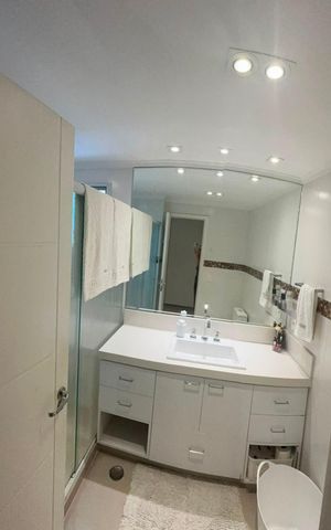 Apartamento à venda com 178m², 3 quartos e 3 vagas Apartamento à venda com 178m², 3 quartos e 3 vagasBanheiro