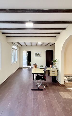 Casa à venda com 380m², 3 quartos e 4 vagas Casa à venda com 380m², 3 quartos e 4 vagasSala