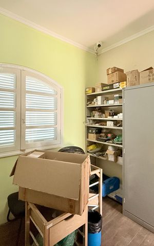 Casa à venda com 380m², 3 quartos e 4 vagas Casa à venda com 380m², 3 quartos e 4 vagasQuarto 2