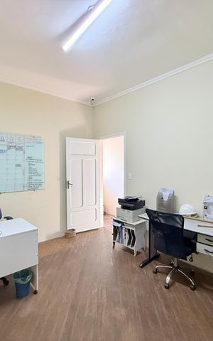 Casa à venda com 380m², 3 quartos e 4 vagas Casa à venda com 380m², 3 quartos e 4 vagasQuarto 1