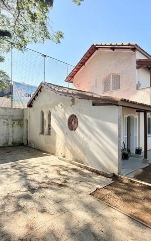 Casa à venda com 380m², 3 quartos e 4 vagas Casa à venda com 380m², 3 quartos e 4 vagasGaragem