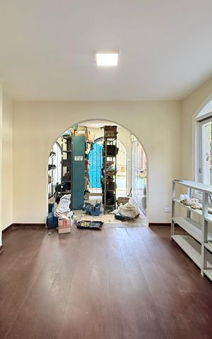 Casa à venda com 380m², 3 quartos e 4 vagas Casa à venda com 380m², 3 quartos e 4 vagasSala