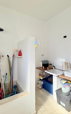 Casa à venda com 380m², 3 quartos e 4 vagas Casa à venda com 380m², 3 quartos e 4 vagasBanheiro 2