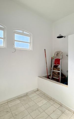 Casa à venda com 380m², 3 quartos e 4 vagas Casa à venda com 380m², 3 quartos e 4 vagasBanheiro 2