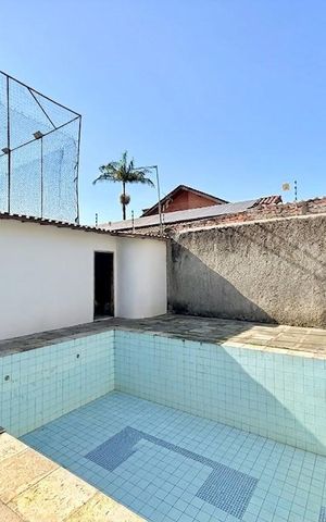 Casa à venda com 380m², 3 quartos e 4 vagas Casa à venda com 380m², 3 quartos e 4 vagasPiscina