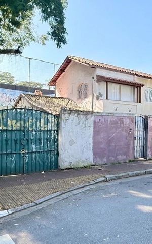 Casa à venda com 380m², 3 quartos e 4 vagas Casa à venda com 380m², 3 quartos e 4 vagasFachada