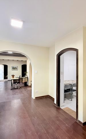 Casa à venda com 380m², 3 quartos e 4 vagas Casa à venda com 380m², 3 quartos e 4 vagasSala