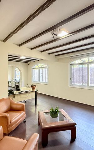 Casa à venda com 380m², 3 quartos e 4 vagas Casa à venda com 380m², 3 quartos e 4 vagasSala