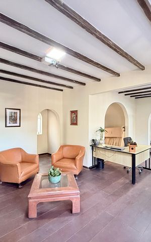 Casa à venda com 380m², 3 quartos e 4 vagas Casa à venda com 380m², 3 quartos e 4 vagasSala