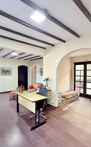 Casa à venda com 380m², 3 quartos e 4 vagas Casa à venda com 380m², 3 quartos e 4 vagasSala