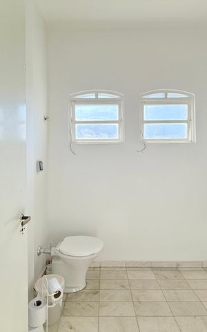 Casa à venda com 380m², 3 quartos e 4 vagas Casa à venda com 380m², 3 quartos e 4 vagasBanheiro 2