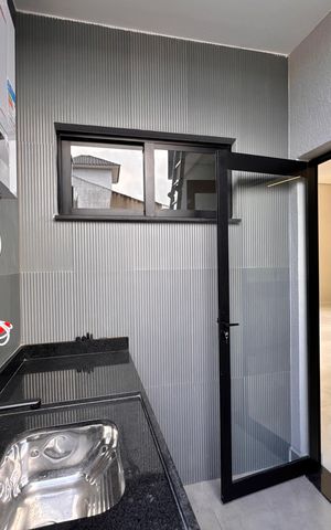 Casa de condomínio à venda com 145m², 3 quartos e 1 vaga Casa de condomínio à venda com 145m², 3 quartos e 1 vagaÁrea de Serviço