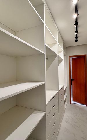 Casa de condomínio à venda com 145m², 3 quartos e 1 vaga Casa de condomínio à venda com 145m², 3 quartos e 1 vagaCloset da Suíte 1