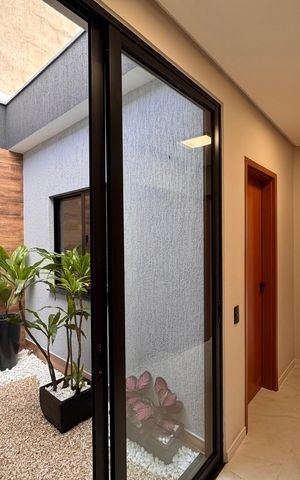 Casa de condomínio à venda com 145m², 3 quartos e 1 vaga Casa de condomínio à venda com 145m², 3 quartos e 1 vagaCorredor / Jardim de Inverno