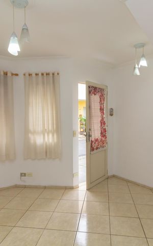 Casa de condomínio à venda com 61m², 2 quartos e 1 vaga Casa de condomínio à venda com 61m², 2 quartos e 1 vagaSala