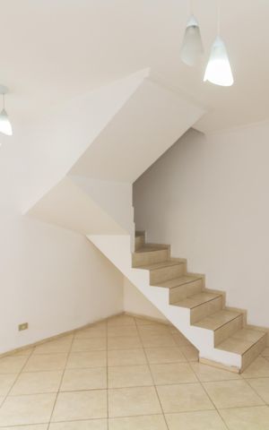 Casa de condomínio à venda com 61m², 2 quartos e 1 vaga Casa de condomínio à venda com 61m², 2 quartos e 1 vagaSala