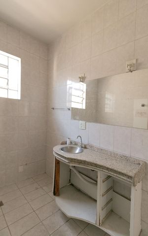 Casa para alugar com 120m², 3 quartos e 2 vagas Casa para alugar com 120m², 3 quartos e 2 vagasBanheiro social