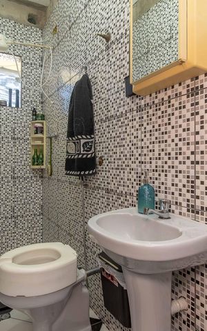 Casa à venda com 200m², 5 quartos e 3 vagas Casa à venda com 200m², 5 quartos e 3 vagasBanheiro Casa 3