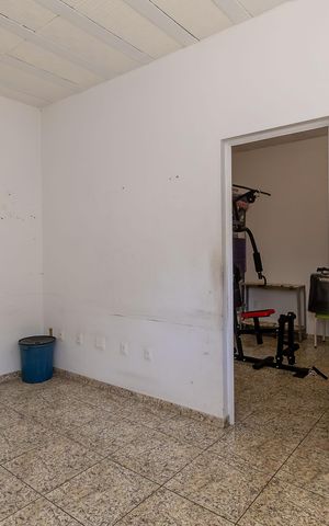 Casa à venda com 200m², 5 quartos e 3 vagas Casa à venda com 200m², 5 quartos e 3 vagasSala Casa 2