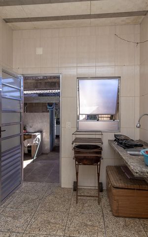 Casa à venda com 200m², 5 quartos e 3 vagas Casa à venda com 200m², 5 quartos e 3 vagasCozinha Casa 2