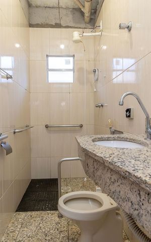 Casa à venda com 200m², 5 quartos e 3 vagas Casa à venda com 200m², 5 quartos e 3 vagasBanheiro Casa 2