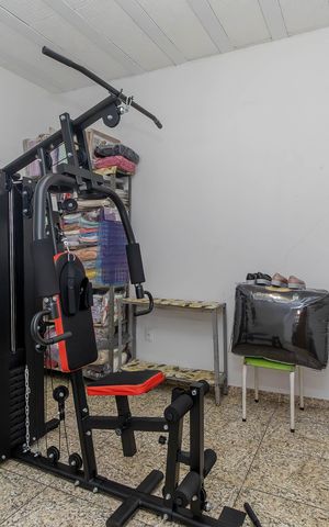Casa à venda com 200m², 5 quartos e 3 vagas Casa à venda com 200m², 5 quartos e 3 vagasQuarto Casa 2