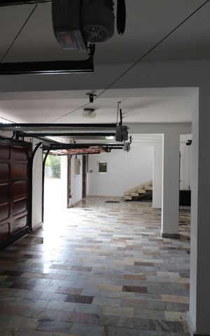Casa à venda com 600m², 4 quartos e 3 vagasGaragem
