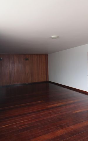 Casa à venda com 600m², 4 quartos e 3 vagasSala