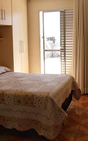 Casa à venda com 206m², 2 quartos e 2 vagas Casa à venda com 206m², 2 quartos e 2 vagasQuarto