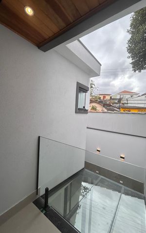 Casa à venda com 100m², 3 quartos e 2 vagas Casa à venda com 100m², 3 quartos e 2 vagasVaranda quarto 1