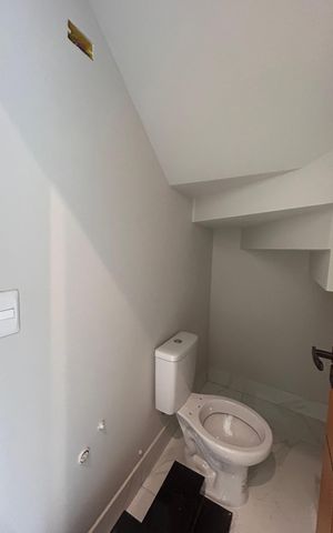 Casa à venda com 100m², 3 quartos e 2 vagas Casa à venda com 100m², 3 quartos e 2 vagasLavabo
