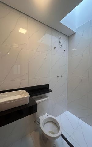 Casa à venda com 100m², 3 quartos e 2 vagas Casa à venda com 100m², 3 quartos e 2 vagasBanheiro da Suíte 2