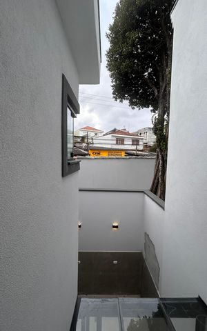Casa à venda com 100m², 3 quartos e 2 vagas Casa à venda com 100m², 3 quartos e 2 vagasVaranda Quarto 1