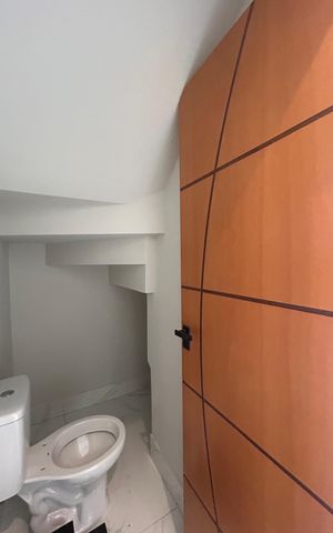 Casa à venda com 100m², 3 quartos e 2 vagas Casa à venda com 100m², 3 quartos e 2 vagasLavabo