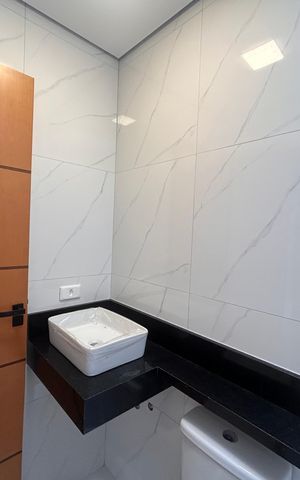 Casa à venda com 100m², 3 quartos e 2 vagas Casa à venda com 100m², 3 quartos e 2 vagasBanheiro da Suíte 2