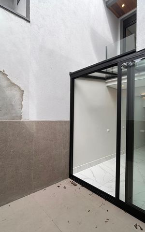 Casa à venda com 100m², 3 quartos e 2 vagas Casa à venda com 100m², 3 quartos e 2 vagasÁrea de Serviço