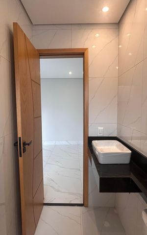 Casa à venda com 100m², 3 quartos e 2 vagas Casa à venda com 100m², 3 quartos e 2 vagasBanheiro da Suíte 1