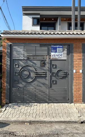 Casa à venda com 100m², 3 quartos e 2 vagas Casa à venda com 100m², 3 quartos e 2 vagasFachada