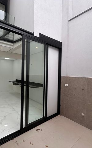 Casa à venda com 100m², 3 quartos e 2 vagas Casa à venda com 100m², 3 quartos e 2 vagasÁrea de Serviço