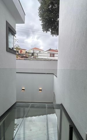 Casa à venda com 100m², 3 quartos e 2 vagas Casa à venda com 100m², 3 quartos e 2 vagasVaranda quarto 1