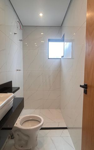 Casa à venda com 100m², 3 quartos e 2 vagas Casa à venda com 100m², 3 quartos e 2 vagasBanheiro da Suíte 1